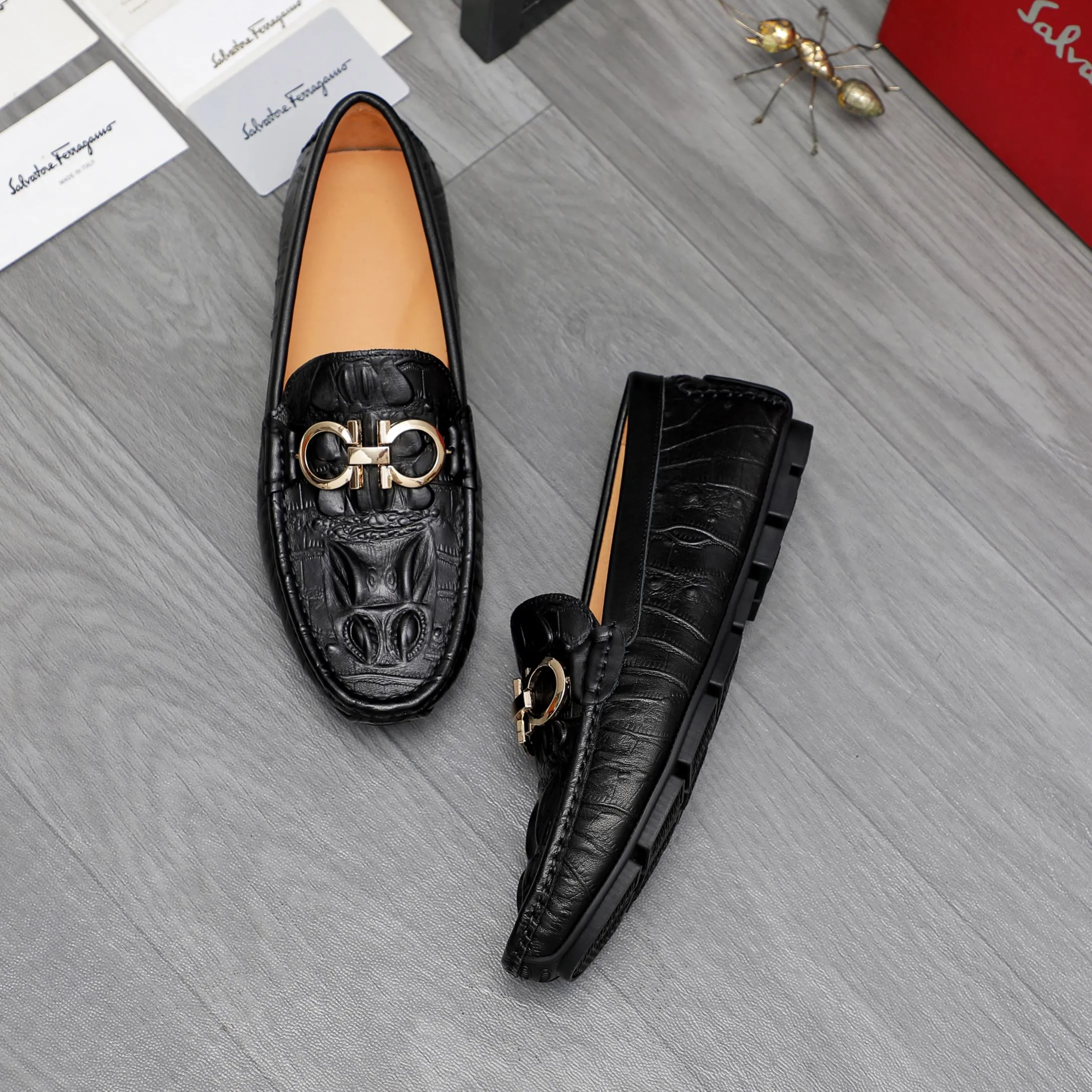 Men's shoes 💰380 Product trademark: Ferragamo "Ferragamo" casual slip-on shoes Regular size: 38-45 (45. Customized, non-returnable) Product materials: Selected crocodile pattern cowhide upper, pigskin lining, rubber outsole